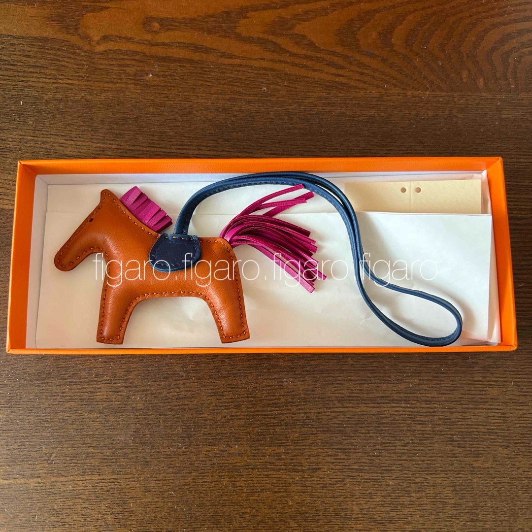 Hermes(エルメス)の【週末限定お値下げ】hermes ロデオチャーム　 レディースのファッション小物(キーホルダー)の商品写真