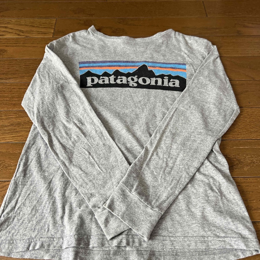 patagonia(パタゴニア)のパタゴニア　キッズ　長袖　Tシャツ　120 最終値下げ‼︎ 早い者勝ちです！ キッズ/ベビー/マタニティのキッズ服男の子用(90cm~)(Tシャツ/カットソー)の商品写真