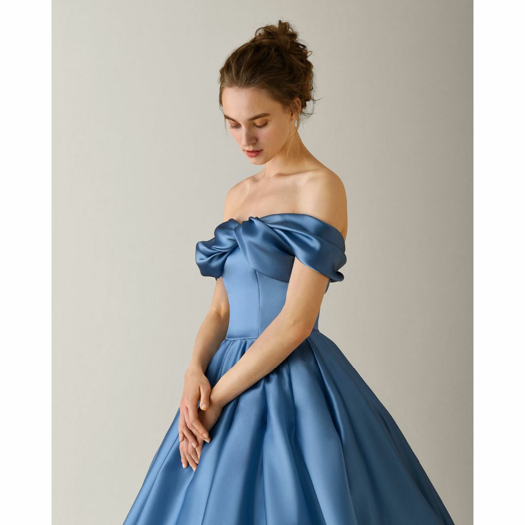パーティードレス ブルー Aライン オフショルダー リボン デザイン感 前撮り レディースのフォーマル/ドレス(ウェディングドレス)の商品写真