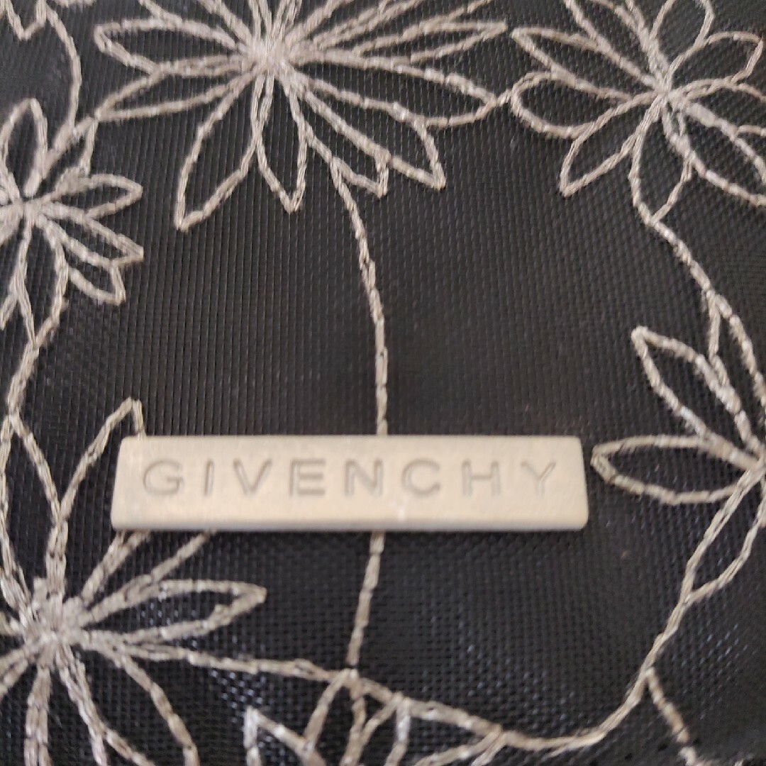 ジバンシィ　ポーチ　givenchy　ジバンシー　花がら　黒 レディースのファッション小物(ポーチ)の商品写真