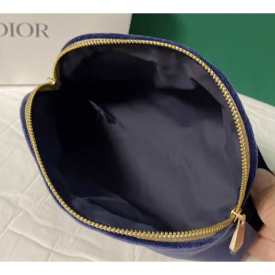 Christian Dior(クリスチャンディオール)の新品　限定非売品Diorポーチ ネイビー ベロア ホリデー レディースのファッション小物(ポーチ)の商品写真