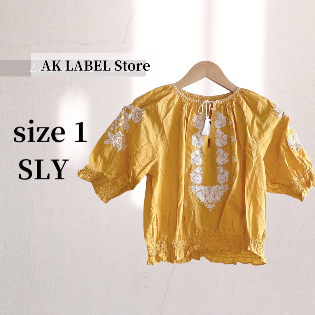 SLY(スライ)のSLY スライ　半袖カットソー　刺繍ブラウス　イエロー×ホワイト　Sサイズ相当 レディースのトップス(シャツ/ブラウス(長袖/七分))の商品写真