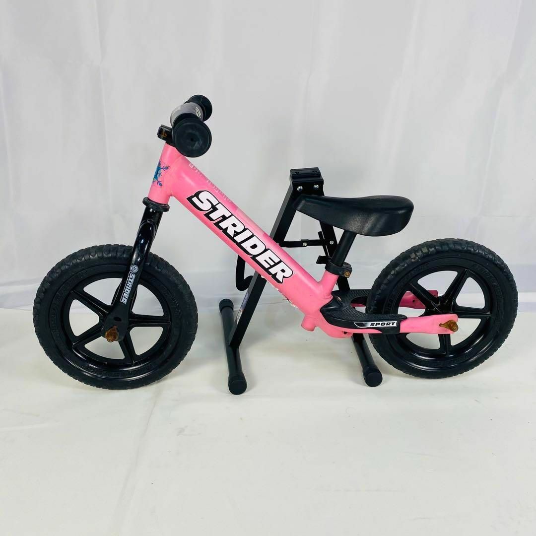 STRIDA(ストライダ)のストライダー STRIDER スポーツモデル ピンク 12型 ランニングバイク キッズ/ベビー/マタニティの外出/移動用品(自転車)の商品写真