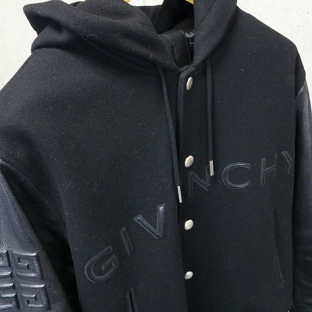 GIVENCHY(ジバンシィ)のGIVENCHY 銀座店 ジバンシー ロゴ フーデッド バーシティ ジャケット スタジャン メンズ size:50 黒 95024 メンズのジャケット/アウター(スタジャン)の商品写真