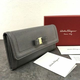 サルヴァトーレフェラガモ(Salvatore Ferragamo)の未使用品 Salvatore Ferragamo 長財布 ヴァラ 349(財布)