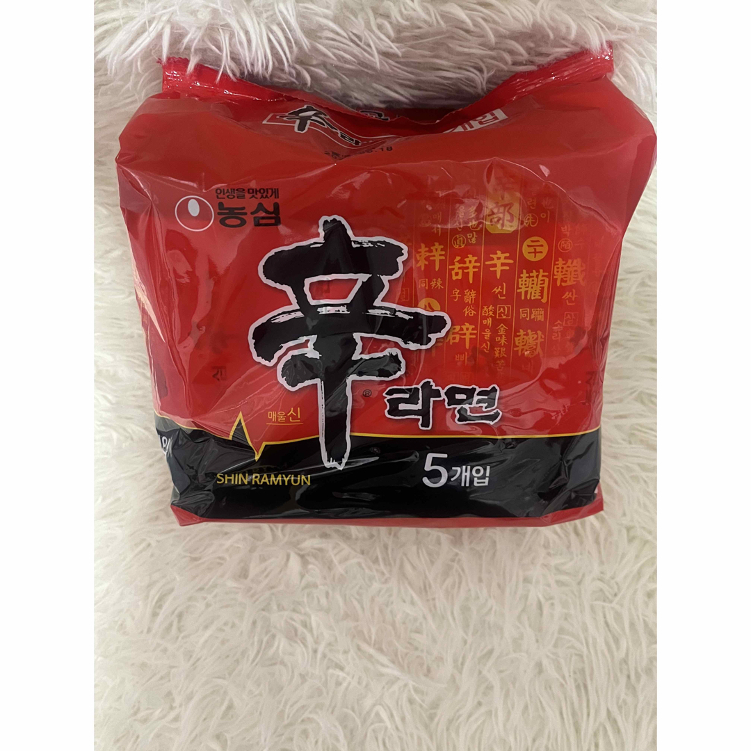辛ラーメン 5袋セット　韓国 農心 食品/飲料/酒の食品(麺類)の商品写真