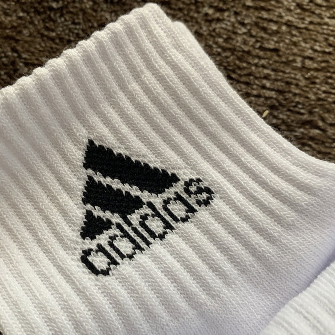 adidas(アディダス)の⭐︎新品・未使用⭐︎ adidas 靴下3足セット21〜23㎝ キッズ/ベビー/マタニティのこども用ファッション小物(靴下/タイツ)の商品写真