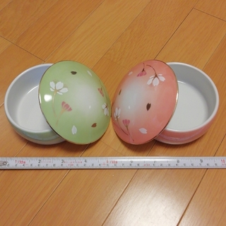 【中古・食器】錦松梅の陶器２個(食器)