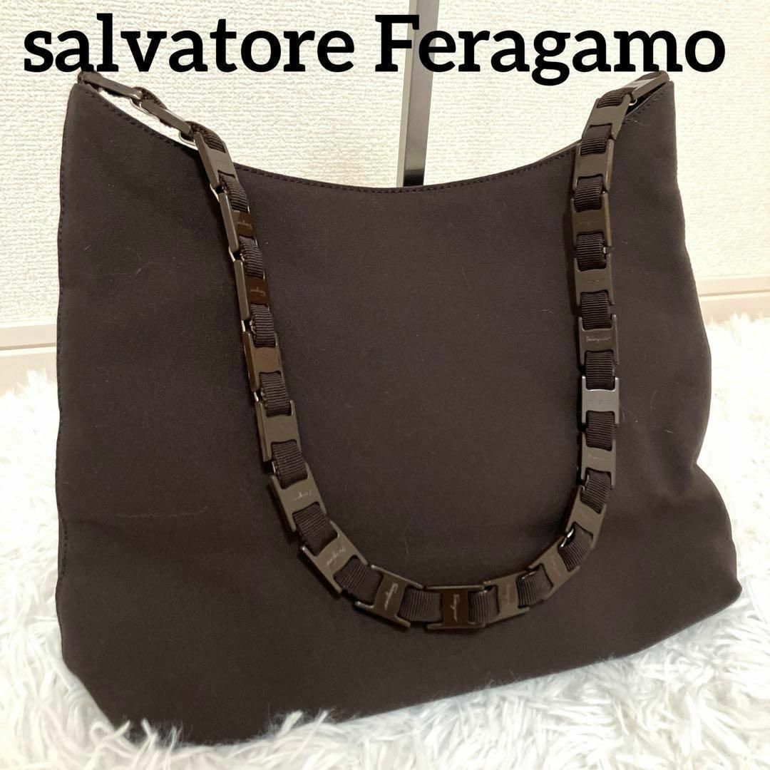 Salvatore Ferragamo(サルヴァトーレフェラガモ)の世界的高級ブランド　サルヴァトーレフェラガ　ハンドバッグ　チェーンショルダー レディースのバッグ(ショルダーバッグ)の商品写真