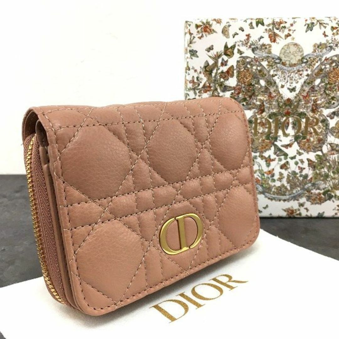 Christian Dior(クリスチャンディオール)の未使用品 Christian Dior カナージュ コンパクトウォレット 399 レディースのファッション小物(財布)の商品写真