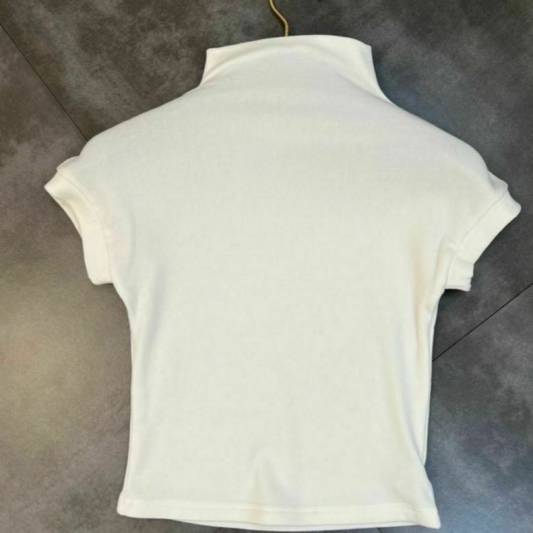 半袖Tシャツ　ハイネック　カットソー　リブニット　白　ハイネック　コットン レディースのトップス(Tシャツ(半袖/袖なし))の商品写真