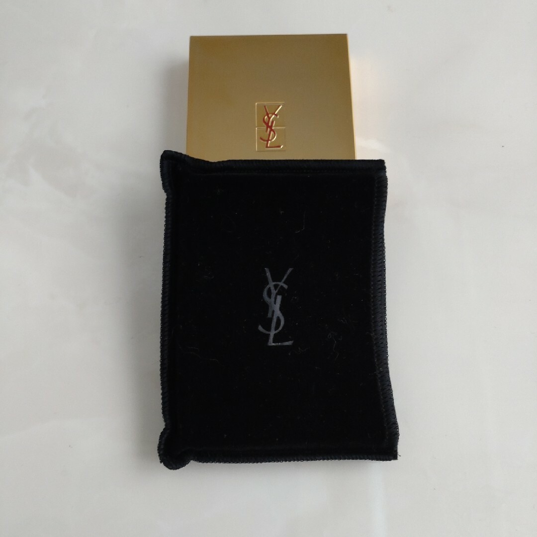 Yves Saint Laurent(イヴサンローラン)のイブ・サンローラン コスメ/美容のメイク道具/ケアグッズ(チーク/フェイスブラシ)の商品写真