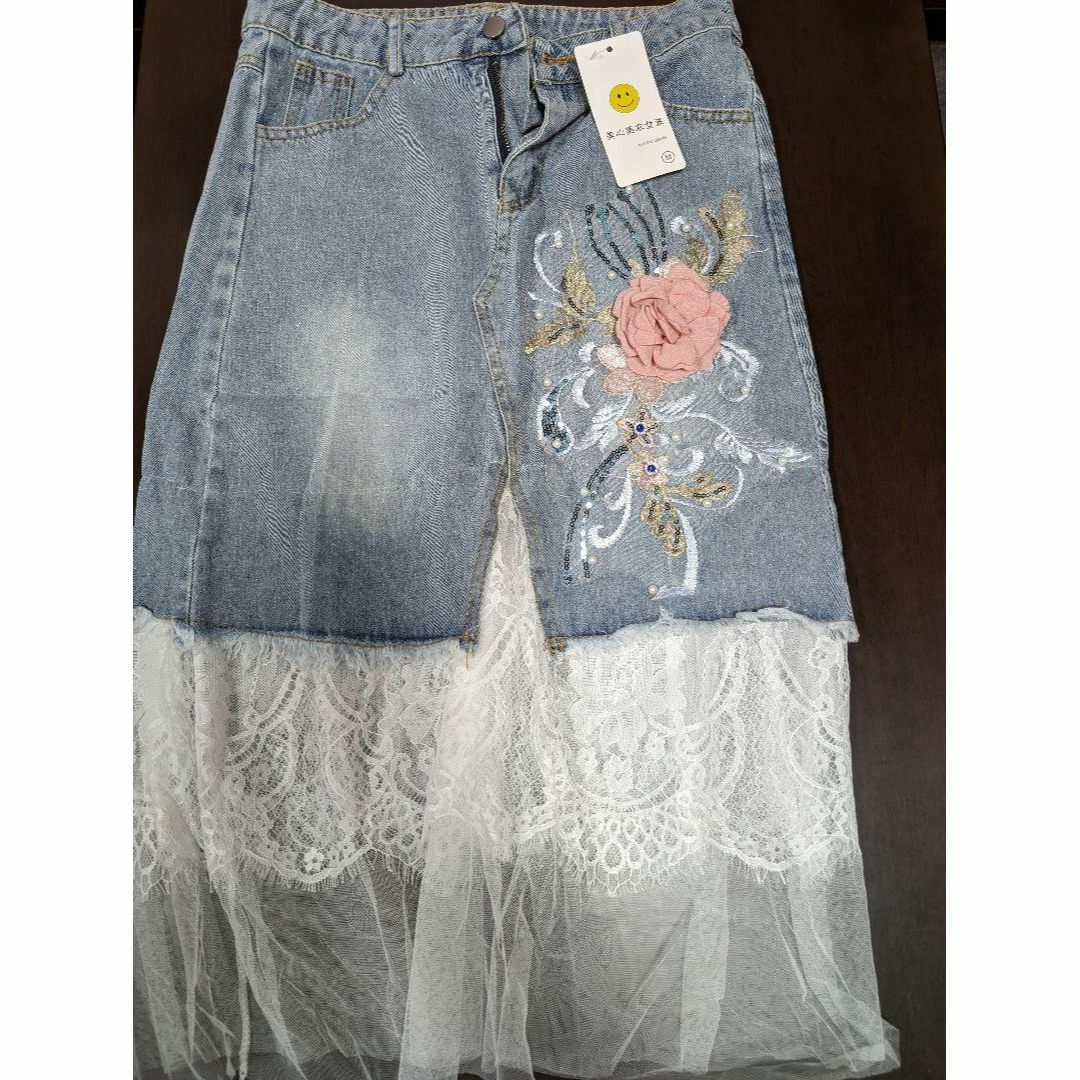 デニムスカート　バラの刺繍とレースの異素材ドッキング　M レディースのスカート(ひざ丈スカート)の商品写真