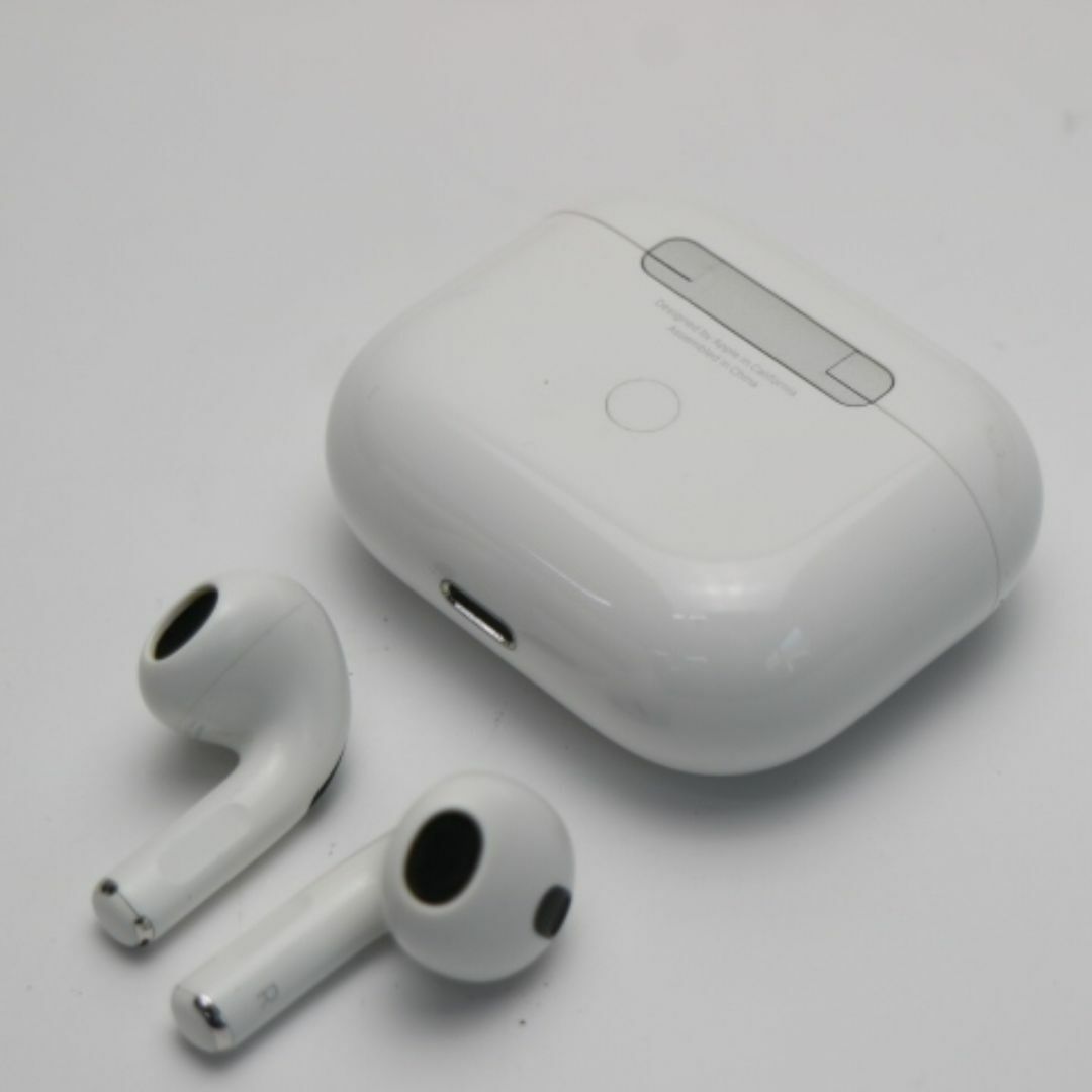 Apple(アップル)のAirPods 第3世代   M777 スマホ/家電/カメラのオーディオ機器(ヘッドフォン/イヤフォン)の商品写真