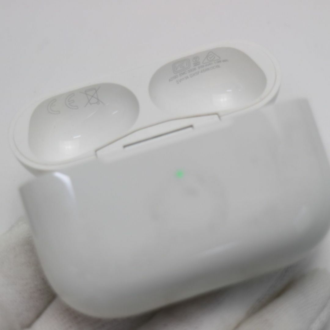 Apple(アップル)の良品中古 AirPods Pro ホワイト  M777 スマホ/家電/カメラのオーディオ機器(ヘッドフォン/イヤフォン)の商品写真