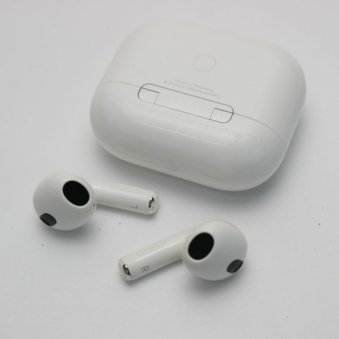 Apple(アップル)のAirPods 第3世代   M777 スマホ/家電/カメラのオーディオ機器(ヘッドフォン/イヤフォン)の商品写真