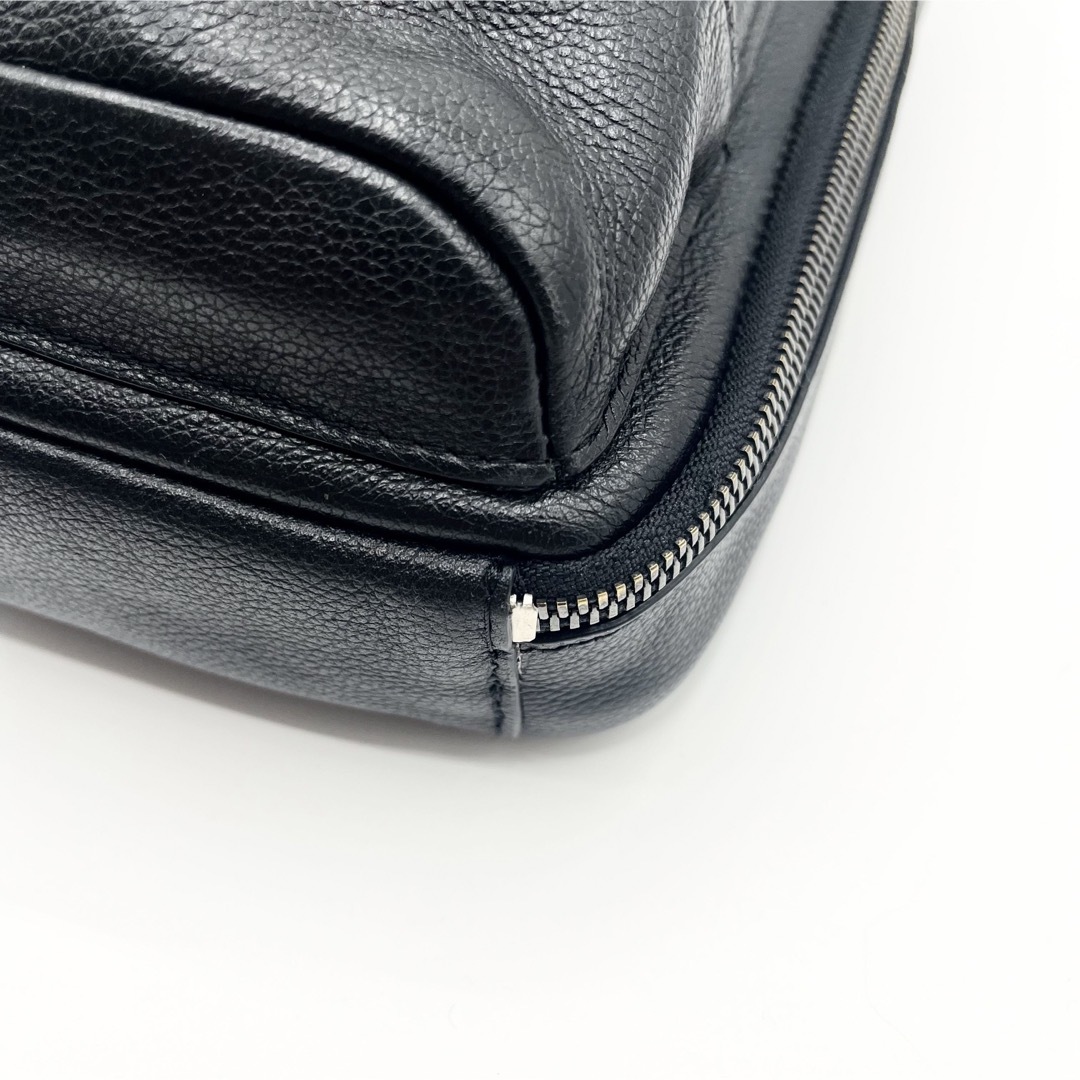TUMI(トゥミ)の良品 トゥミ 6302035DP ボディバッグ ハリソン レザー シボ 黒 メンズのバッグ(ボディーバッグ)の商品写真
