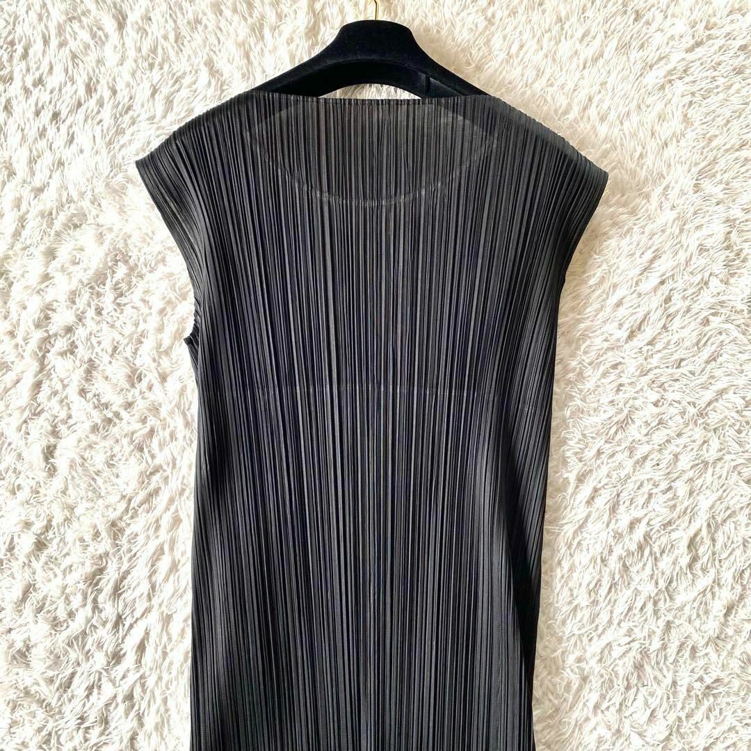 PLEATS PLEASE ISSEY MIYAKE(プリーツプリーズイッセイミヤケ)の未使用級　プリーツプリーズ　マキシ丈　ロング　ワンピース　黒　ブラック2 M レディースのワンピース(ロングワンピース/マキシワンピース)の商品写真