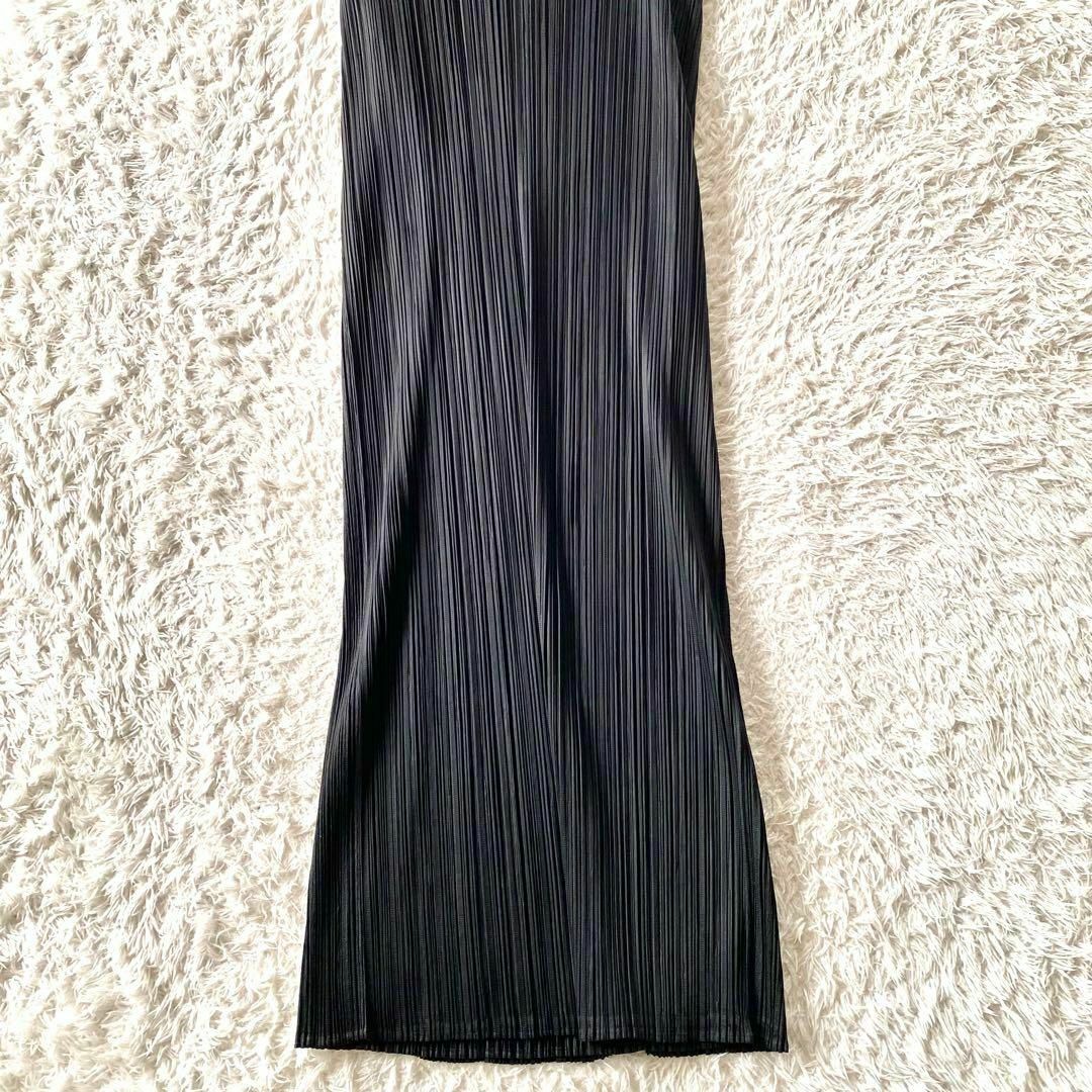 PLEATS PLEASE ISSEY MIYAKE(プリーツプリーズイッセイミヤケ)の未使用級　プリーツプリーズ　マキシ丈　ロング　ワンピース　黒　ブラック2 M レディースのワンピース(ロングワンピース/マキシワンピース)の商品写真