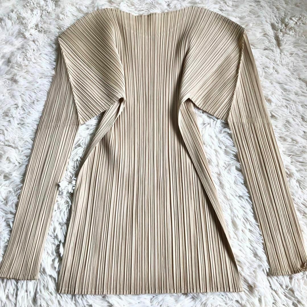 PLEATS PLEASE ISSEY MIYAKE(プリーツプリーズイッセイミヤケ)の【美品】プリーツプリーズ カットソー 長袖 3 L ベージュ 大きいサイズ レディースのトップス(Tシャツ(長袖/七分))の商品写真