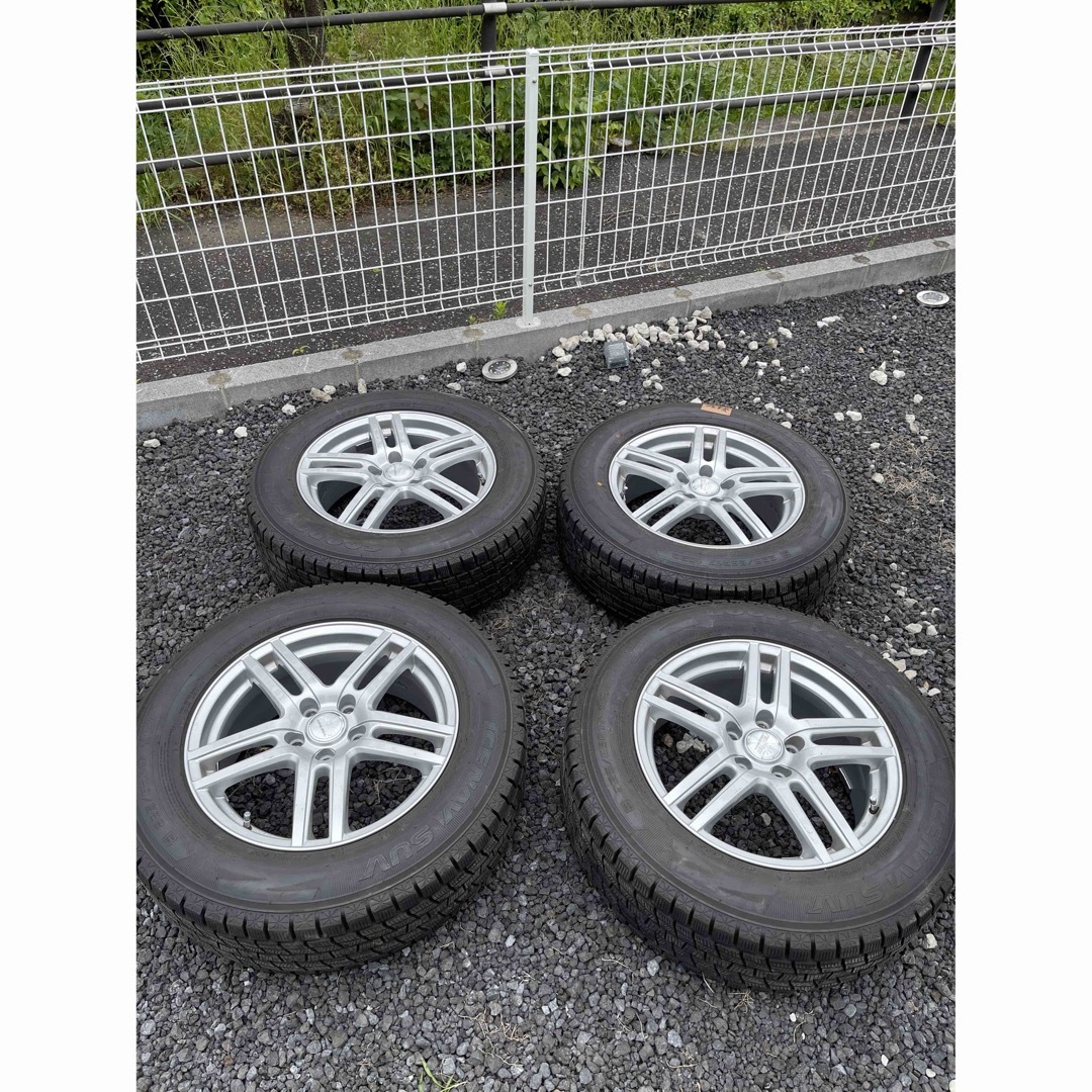 Goodyear(グッドイヤー)のグッドイヤー アイスナビSUV 225/65R17 美品スタッドレス 自動車/バイクの自動車(タイヤ・ホイールセット)の商品写真