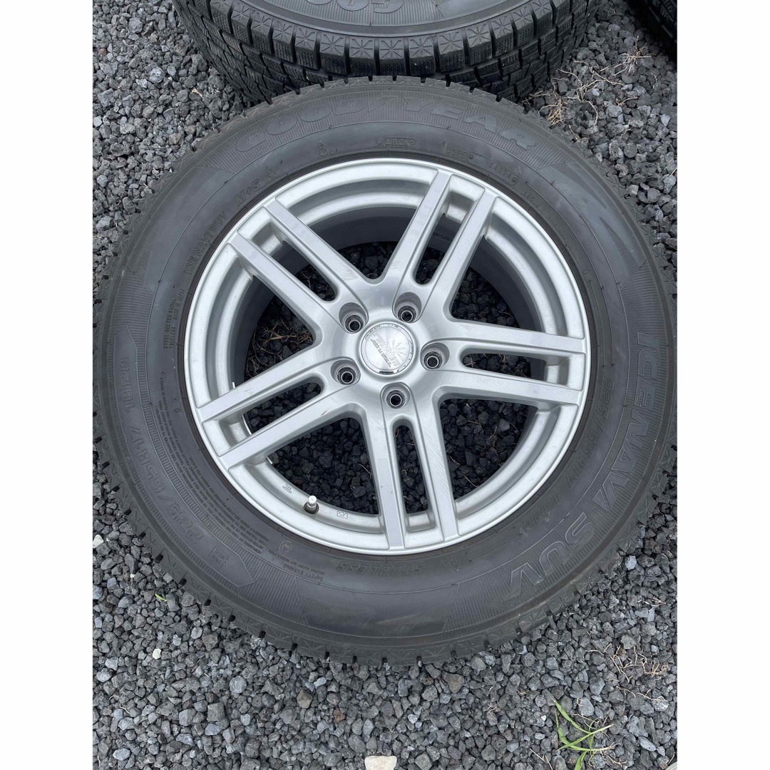 Goodyear(グッドイヤー)のグッドイヤー アイスナビSUV 225/65R17 美品スタッドレス 自動車/バイクの自動車(タイヤ・ホイールセット)の商品写真