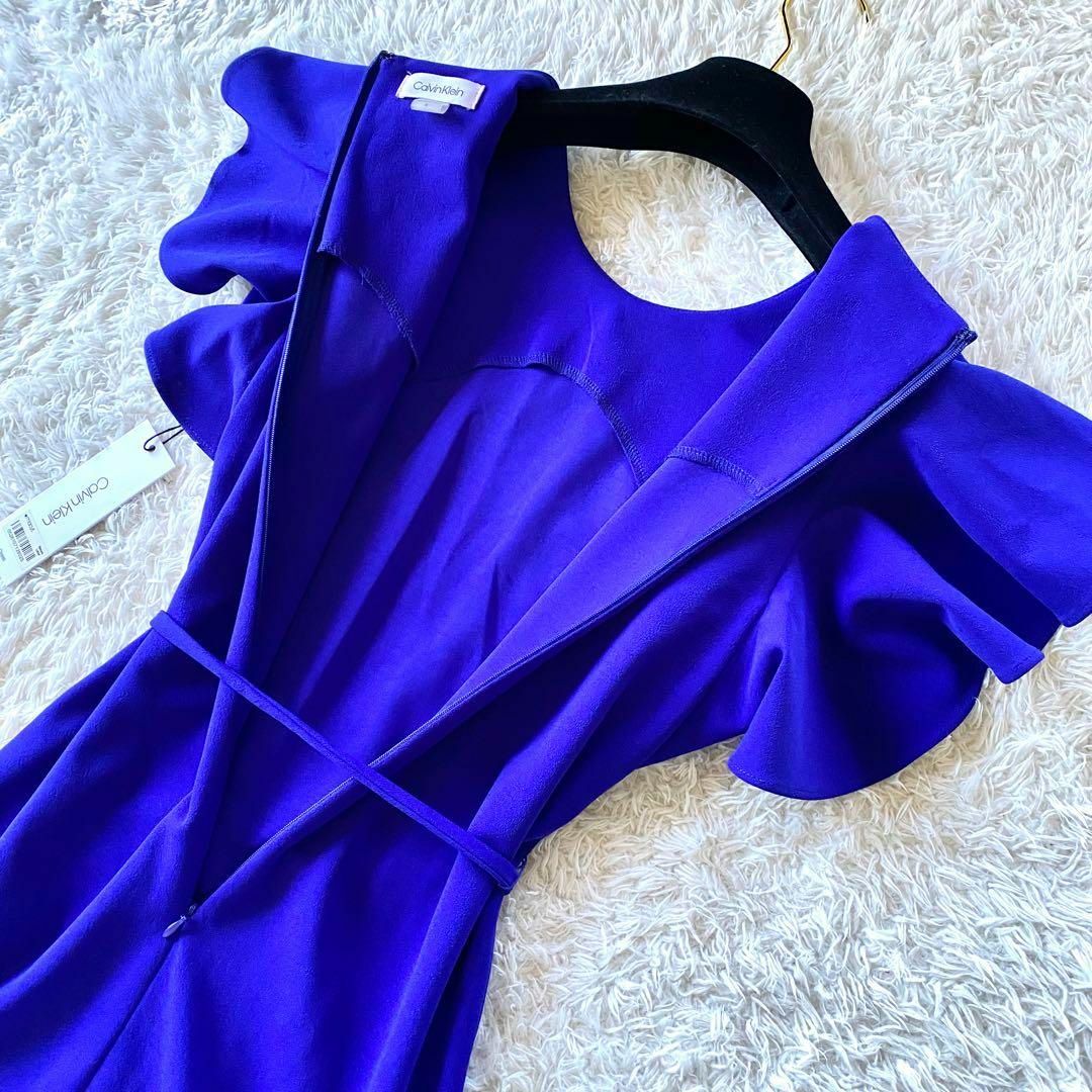 Calvin Klein(カルバンクライン)の新品・未使用　カルバンクライン　ドレス　ワンピース　ベルト　フリル　ブルー　4 レディースのワンピース(ひざ丈ワンピース)の商品写真