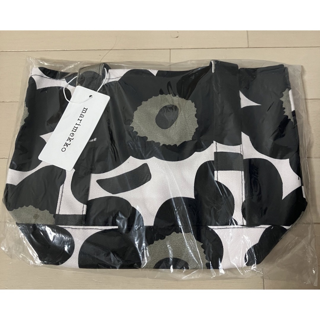marimekko(マリメッコ)の新品 marimekko  マリメッコ　トート　セイディ　ウニッコ　ブラック　黒 レディースのバッグ(トートバッグ)の商品写真