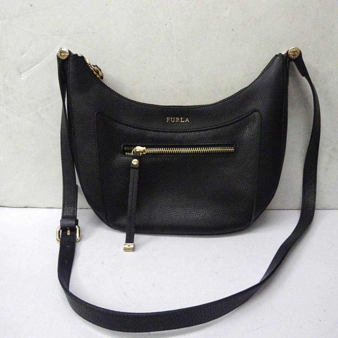 Furla(フルラ)のフルラ ショルダーバッグ ロゴ 斜め掛け ブラック Ft604631 中古 メンズのバッグ(ショルダーバッグ)の商品写真