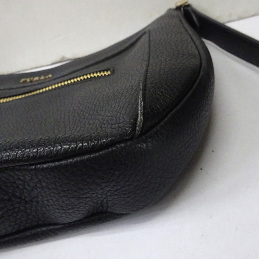 Furla(フルラ)のフルラ ショルダーバッグ ロゴ 斜め掛け ブラック Ft604631 中古 メンズのバッグ(ショルダーバッグ)の商品写真