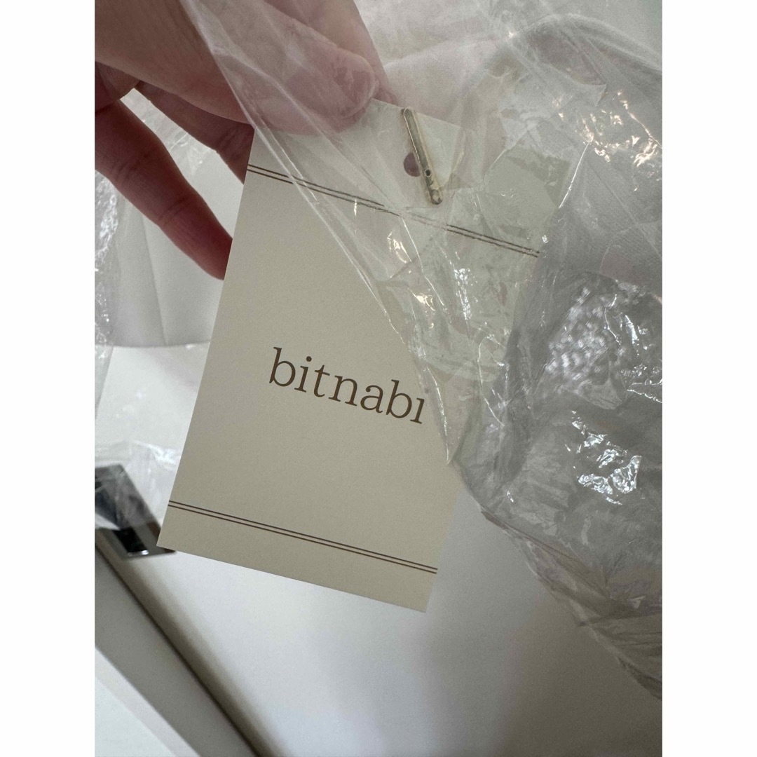 新品タグ付き/bitnabi/美人トップス ペタルスリーブ レディースのトップス(シャツ/ブラウス(半袖/袖なし))の商品写真