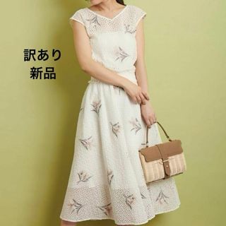 ノエラ(Noela)の【訳あり 新品タグ付き】Noela フラワー刺繍 セットアップ トップススカート(カットソー(半袖/袖なし))