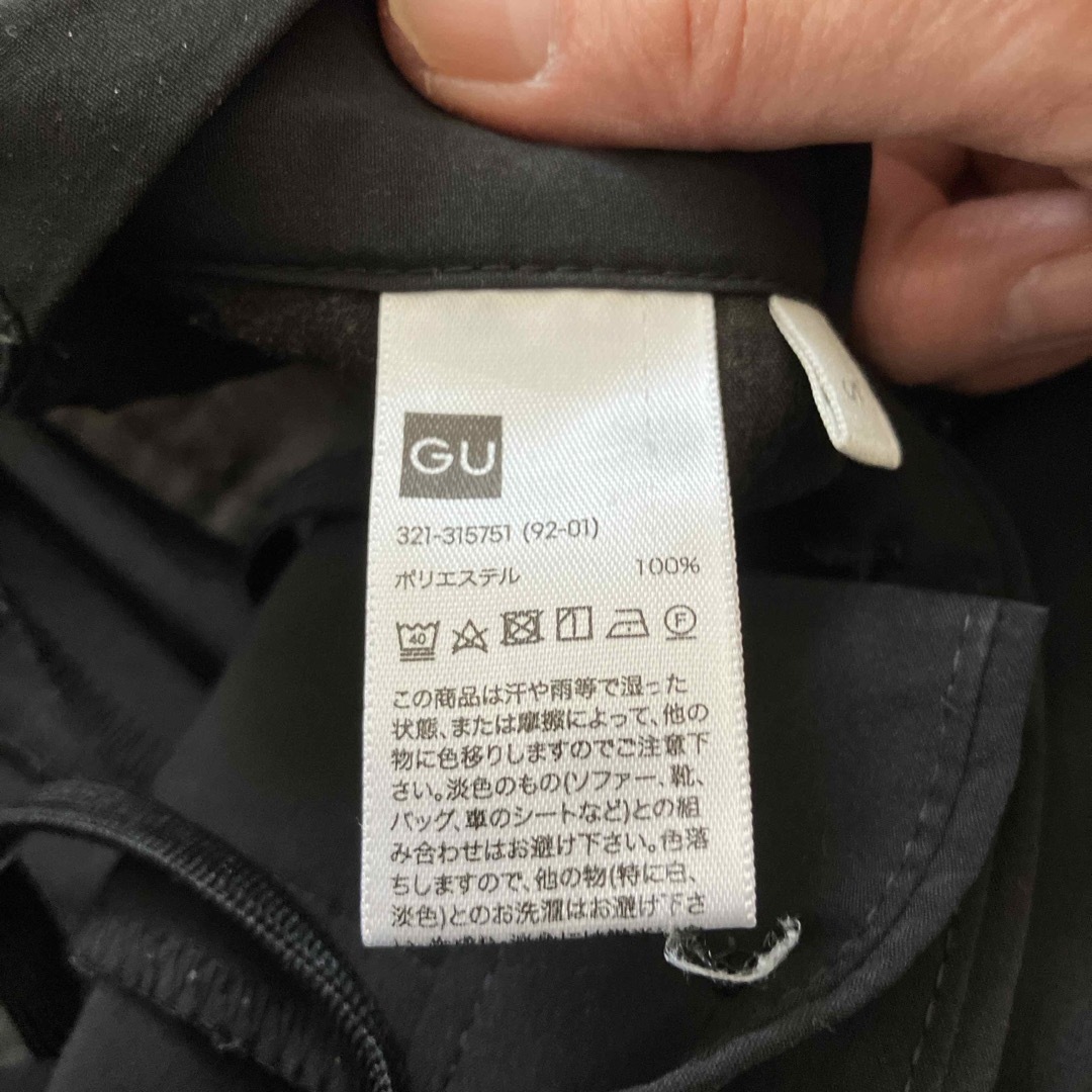 GU(ジーユー)のメンズ　夏用黒パンツ　Sサイズ　 メンズのパンツ(ワークパンツ/カーゴパンツ)の商品写真