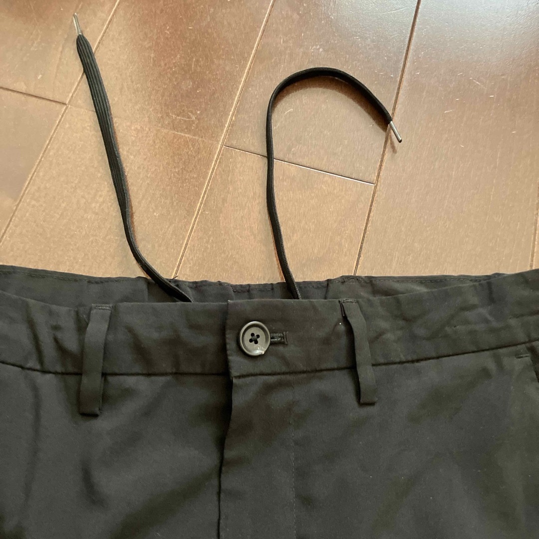 GU(ジーユー)のメンズ　夏用黒パンツ　Sサイズ　 メンズのパンツ(ワークパンツ/カーゴパンツ)の商品写真