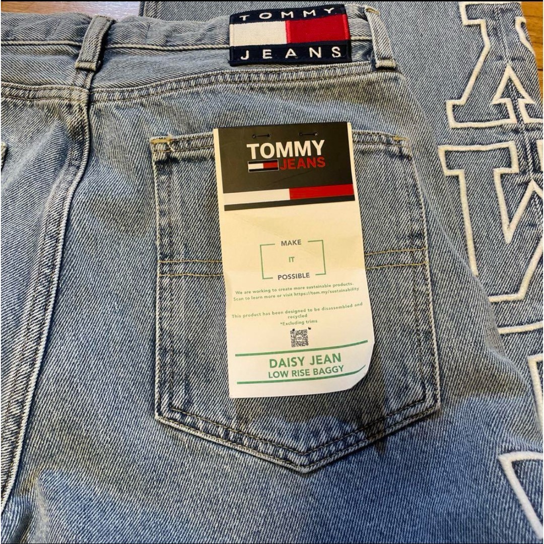 TOMMY JEANS(トミージーンズ)のTOMMY JEANS◆ロゴ ストレートジーンズ 新品未使用 レディースのパンツ(バギーパンツ)の商品写真