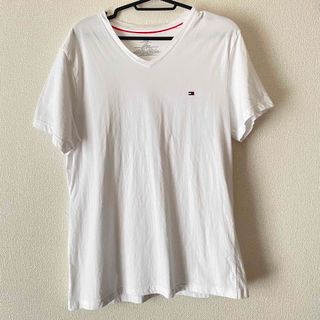 トミーヒルフィガー(TOMMY HILFIGER)のTOMMYHILFIGER 刺繍　Ｖネック　白Tシャツ　メンズS ハワイ(Tシャツ/カットソー(半袖/袖なし))