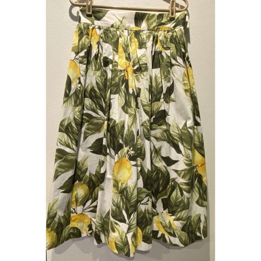 H&M(エイチアンドエム)のボタニカル柄　スカート　丈77センチ レディースのスカート(ロングスカート)の商品写真