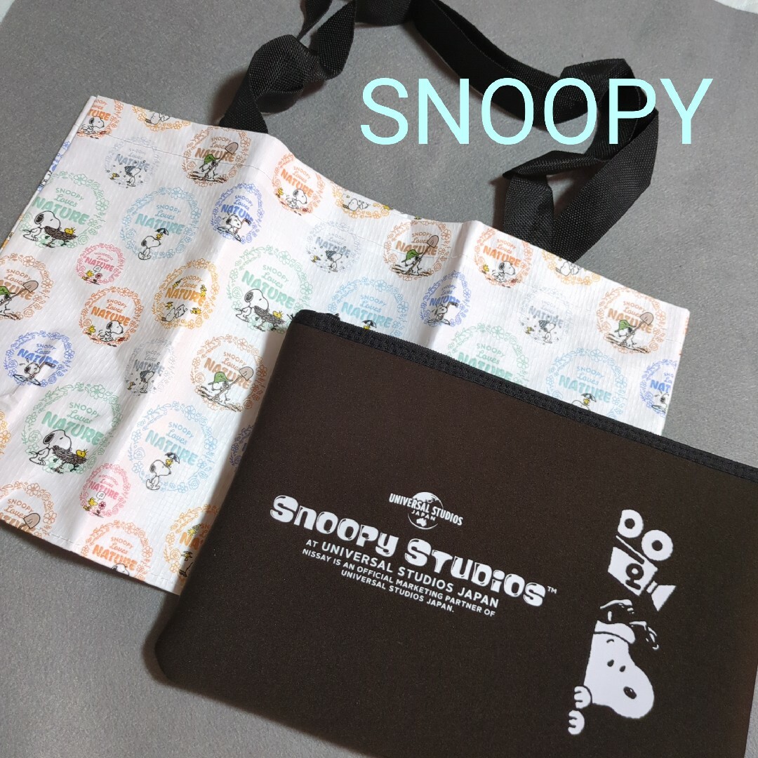 SNOOPY(スヌーピー)のSNOOPY　スヌーピー　ウレタンスクエアポーチ　ランチバッグ(エコバック) レディースのバッグ(ボディバッグ/ウエストポーチ)の商品写真
