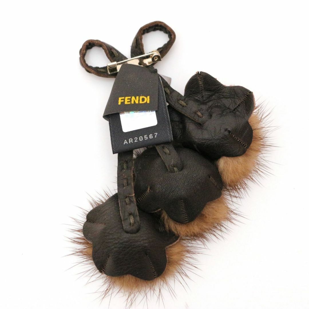 FENDI(フェンディ)のフェンディ チャーム ブローチ コサージュ ファー リボン レザー ブラウン レディースのアクセサリー(ブローチ/コサージュ)の商品写真