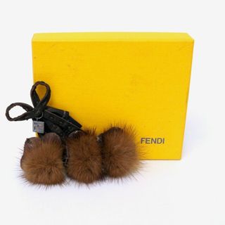 FENDI - フェンディ チャーム ブローチ コサージュ ファー リボン レザー ブラウン