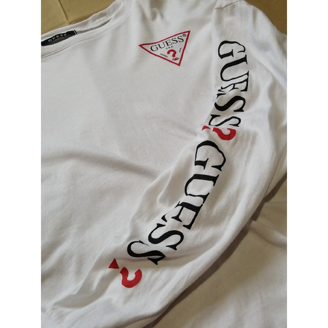 GUESS(ゲス)のGUESS　Mサイズ　プリントロゴロングTシャツ　ホワイト メンズのトップス(Tシャツ/カットソー(七分/長袖))の商品写真