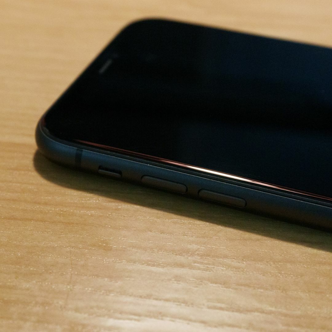 Apple(アップル)のiPhone11 Black 64GB スマホ/家電/カメラのスマートフォン/携帯電話(スマートフォン本体)の商品写真