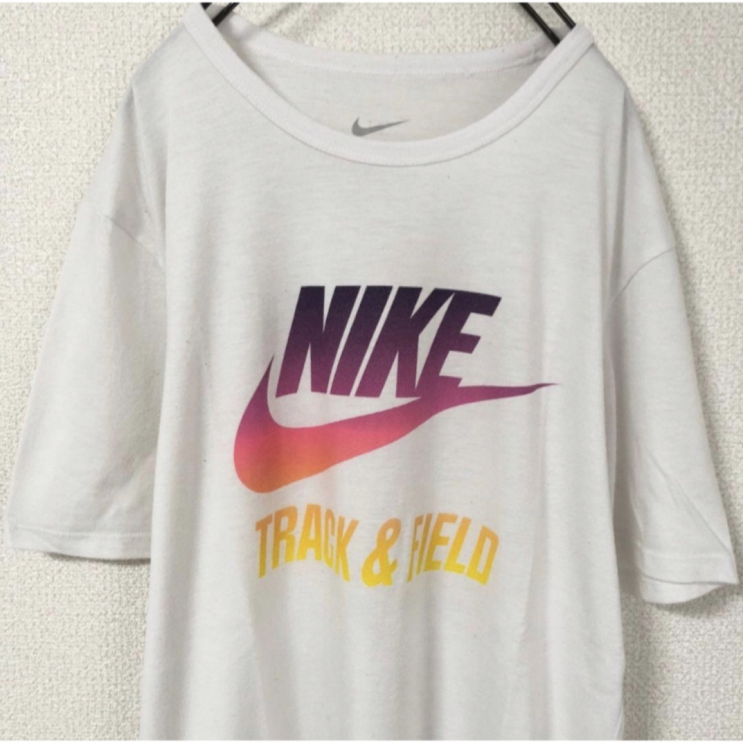 NIKE(ナイキ)のNIKE【ナイキ】Tシャツ　半袖　デカロゴ　ビッグプリント　グラデーション　古着 メンズのトップス(Tシャツ/カットソー(半袖/袖なし))の商品写真