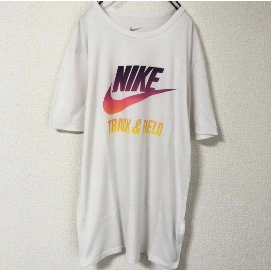 NIKE(ナイキ)のNIKE【ナイキ】Tシャツ　半袖　デカロゴ　ビッグプリント　グラデーション　古着 メンズのトップス(Tシャツ/カットソー(半袖/袖なし))の商品写真