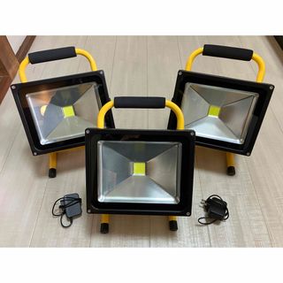 30W 6500k 大型LED投光器 3台セット 車下作業やキャンプに最適！(その他)