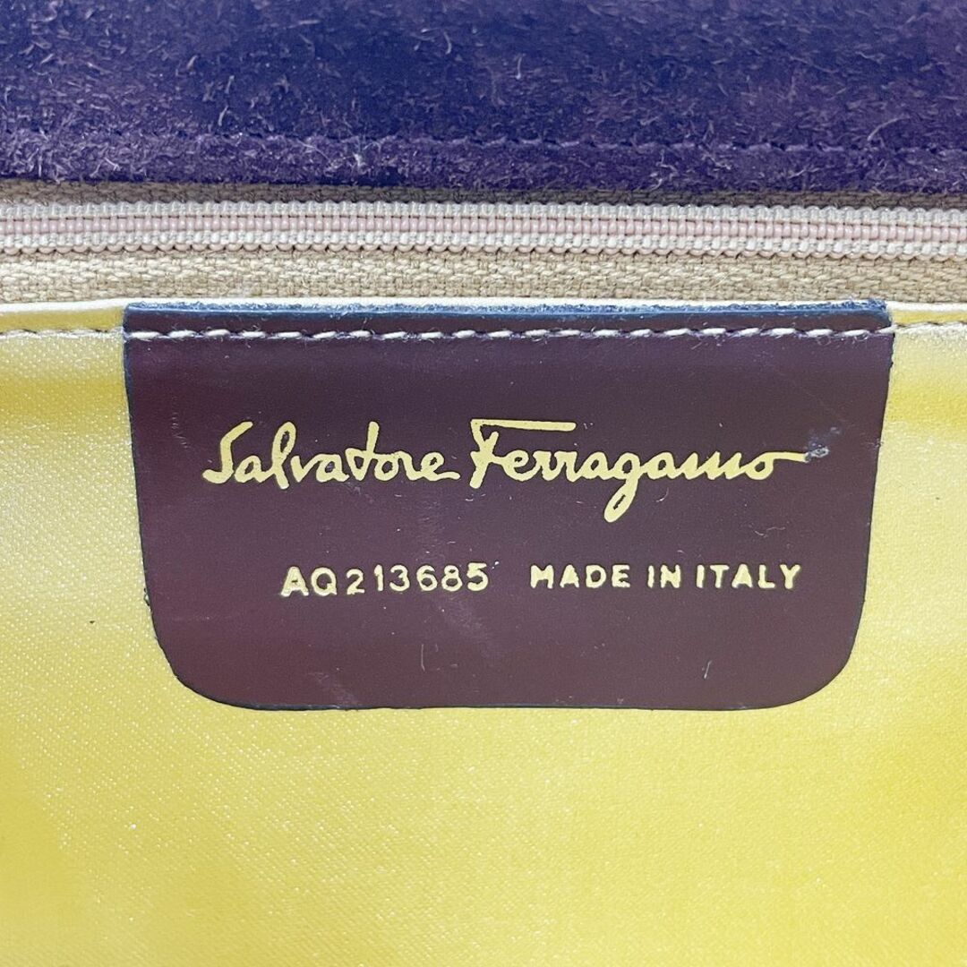 Salvatore Ferragamo(サルヴァトーレフェラガモ)のSalvatore Ferragamo ショルダーバッグ スクエア チェーン 斜め掛け AQ213685 スエード レディースのバッグ(ショルダーバッグ)の商品写真