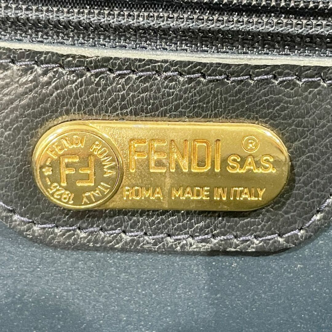 FENDI(フェンディ)のFENDI ショルダーバッグ FFロゴ プレート タッセル 斜め掛け ヴィンテージ レザー レディースのバッグ(ショルダーバッグ)の商品写真