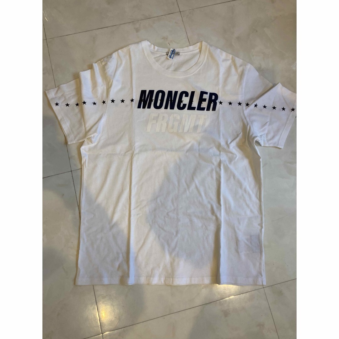 MONCLER(モンクレール)のLサイズ】モンクレール　MONCLER 半袖Tシャツ　ホワイト　白センターロゴ メンズのトップス(Tシャツ/カットソー(半袖/袖なし))の商品写真