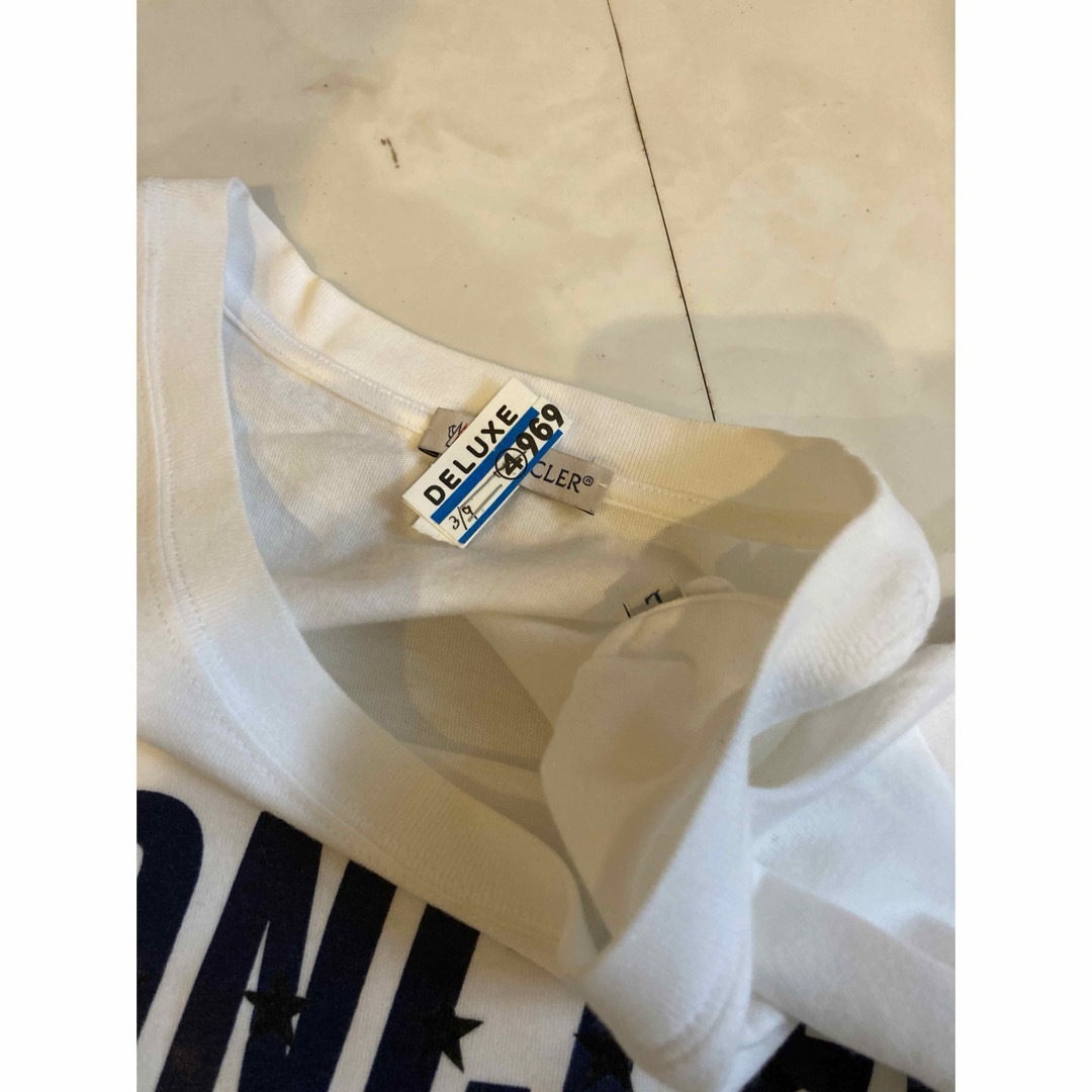MONCLER(モンクレール)のLサイズ】モンクレール　MONCLER 半袖Tシャツ　ホワイト　白センターロゴ メンズのトップス(Tシャツ/カットソー(半袖/袖なし))の商品写真