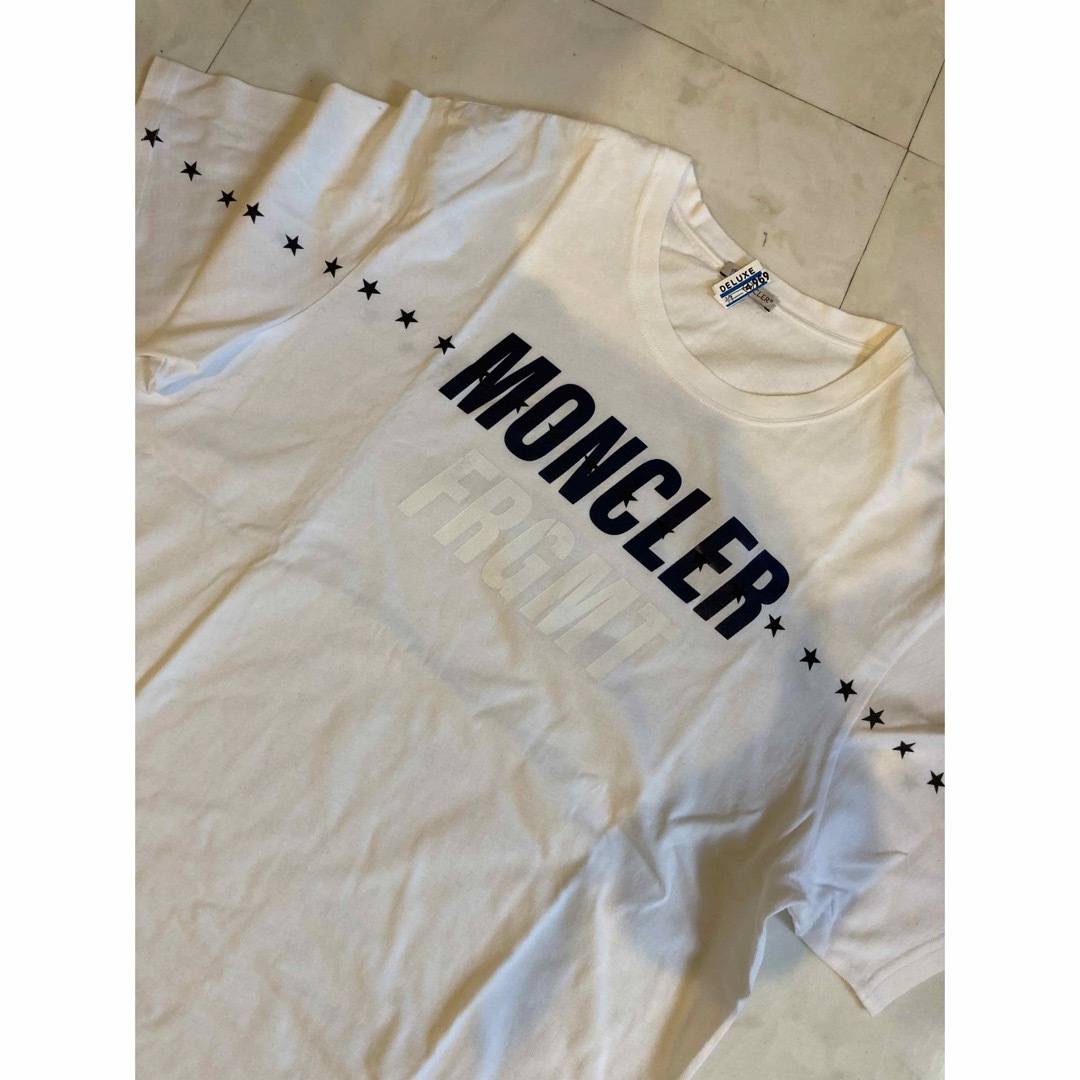 MONCLER(モンクレール)のLサイズ】モンクレール　MONCLER 半袖Tシャツ　ホワイト　白センターロゴ メンズのトップス(Tシャツ/カットソー(半袖/袖なし))の商品写真